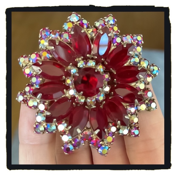 💕Beautiful Vintage Red Flower Brooch💕 - Picture 3 of 5